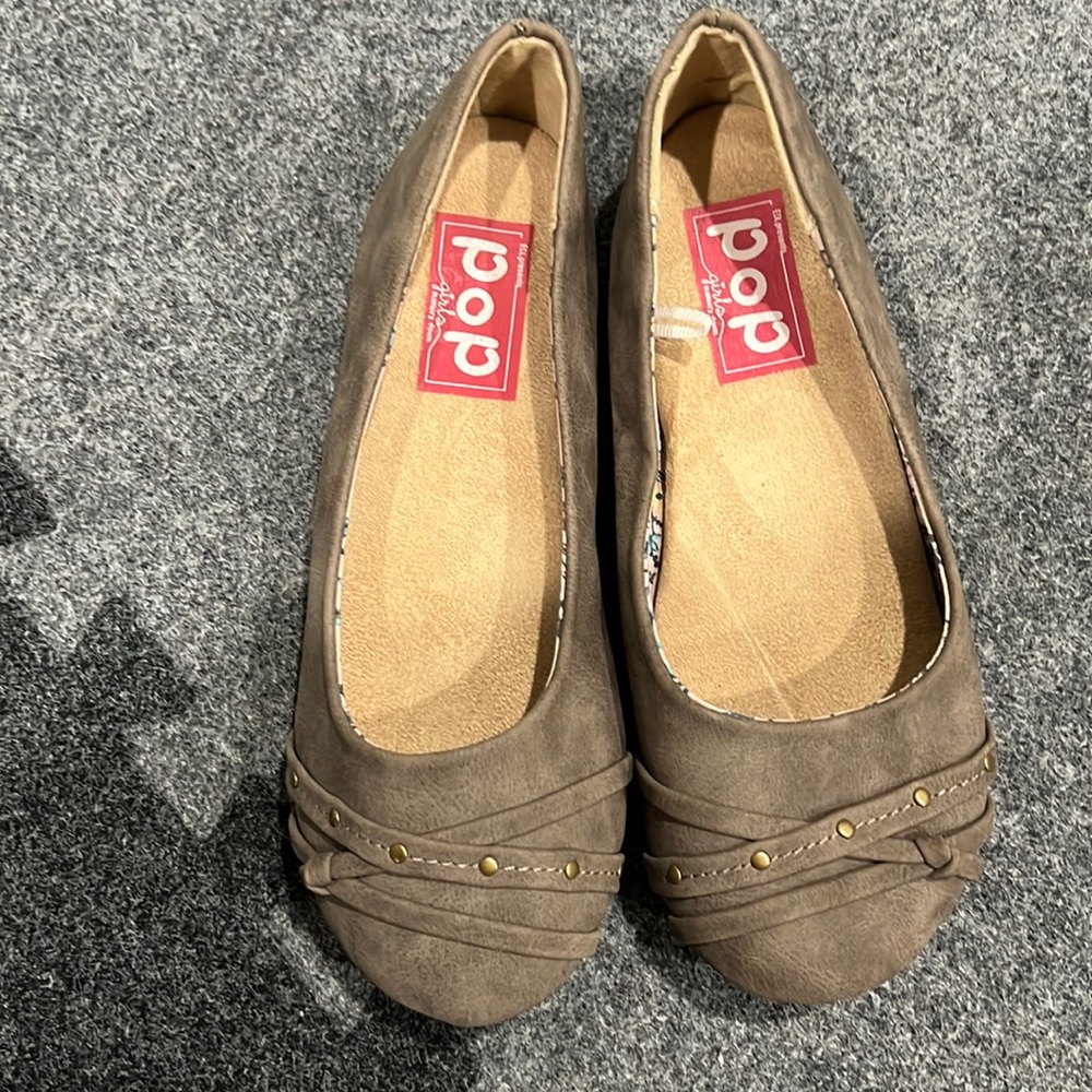 Girls GENTLY used flats size 2